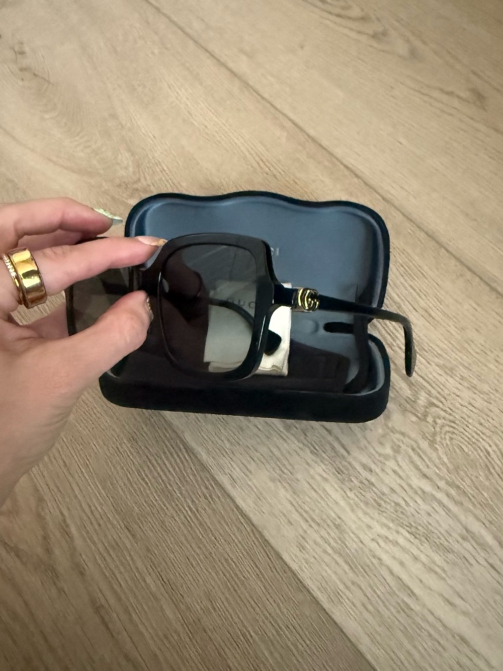 Gucci Glossy Black Oversized Square Women's Sunglasses - Picture 3 of 7